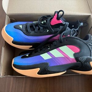 Lightly Used Women’s Adidas Exhibit 2.0 Basketball Shoes